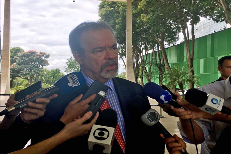 Ministro defende mudar lei para distinguir usuário de traficante