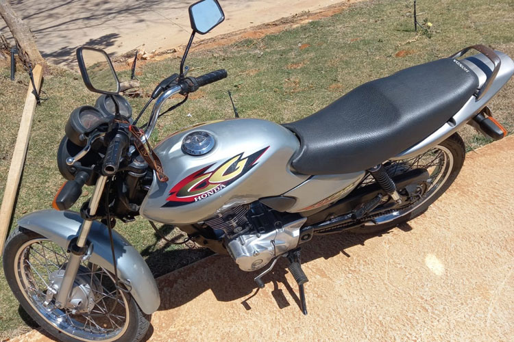 PM prende homem com motocicleta furtada na Praça do Mercado em Caetité