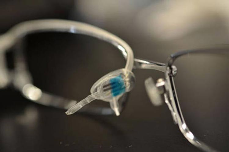 Empresa cria óculos que detectam nível de álcool e glicose do usuário