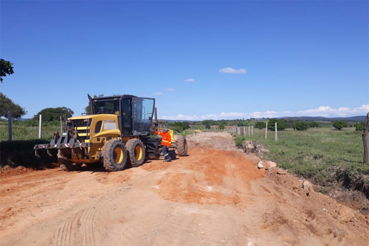 Prefeitura inicia obras de recuperação das estradas vicinais em Brumado
