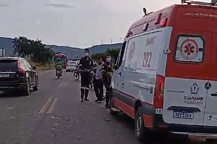Idoso morre após ter motocicleta atingida por carro na BR-030 em Guanambi