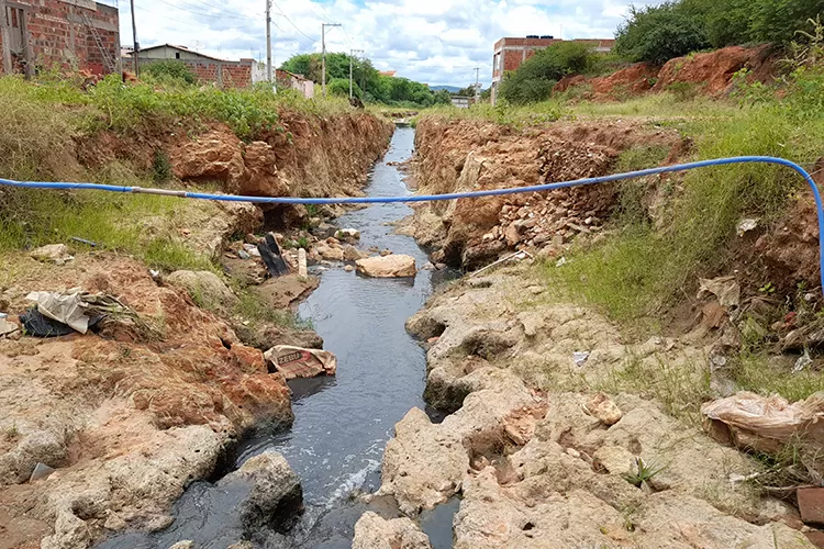 'Nunca acaba', diz morador sobre morosidade em obra da prefeitura em Brumado