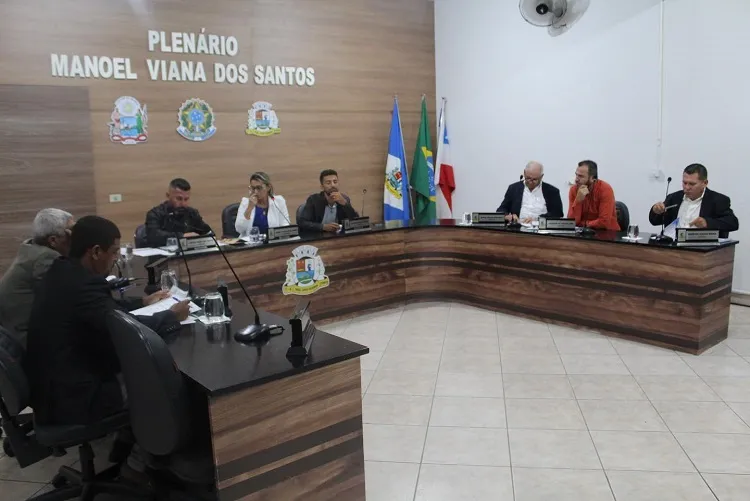Presidente Jânio Quadros: Câmara apura contrato de R$ 3 milhões em locação de veículos