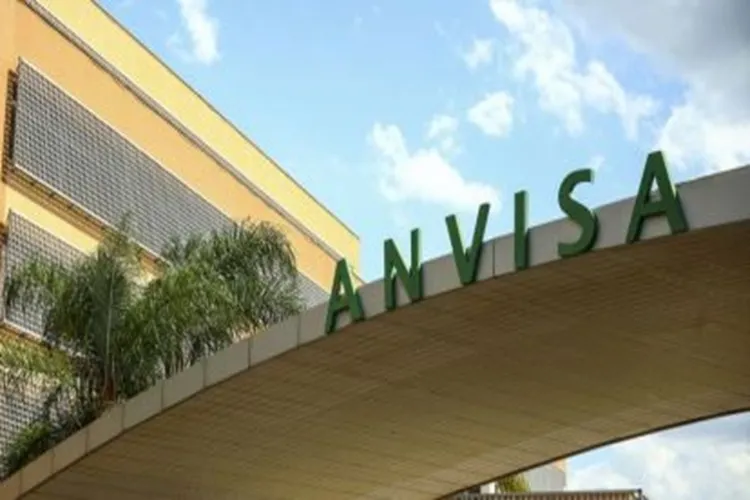 Anvisa proíbe comercialização de medicamentos e complemento alimentar