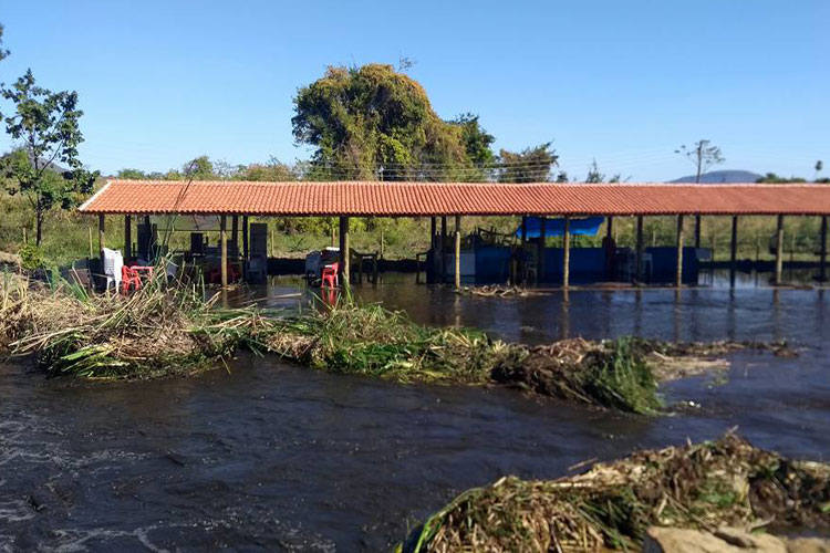 Liberação de comportas provoca devastação de balneário em Paramirim