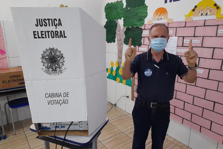 Brumado: Geraldo Azevedo é o primeiro candidato a prefeito a votar