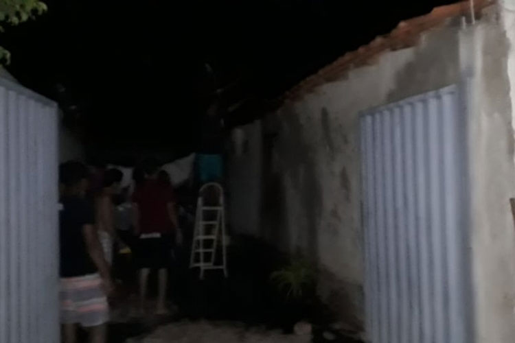 Livramento de Nossa Senhora: Residência pega fogo no Bairro Benito Gama