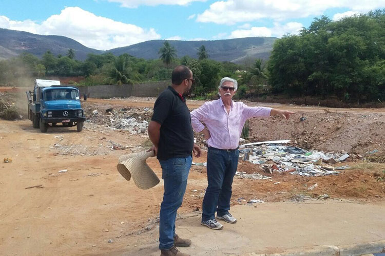 Prefeito de Brumado visita obras de canalização do Riacho do Sapé