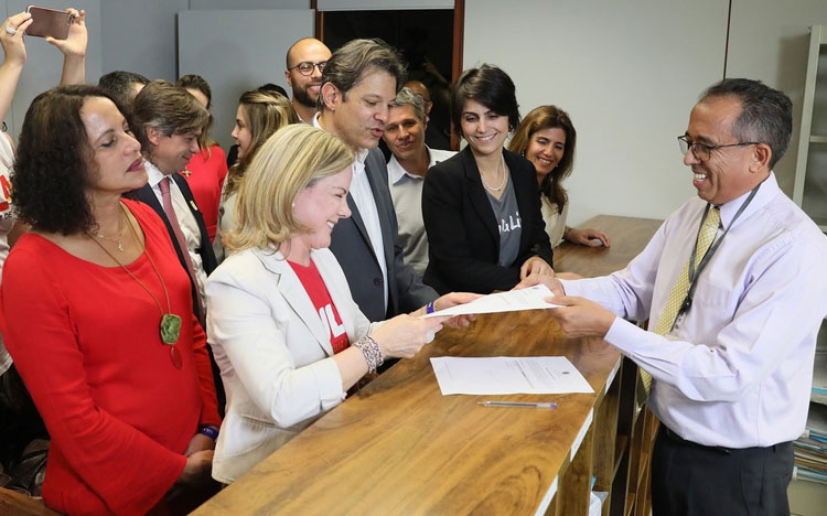 Eleições 2018: PT registra candidatura de Lula à Presidência da República no TSE