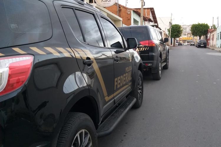 Palmas de Monte Alto: PF deflagra operação contra rachadinha e fraude em 35 licitações