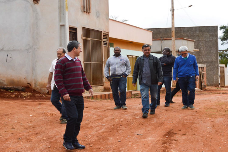 Prefeito e secretário visitam obras no município de Caetité