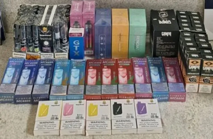 PRF apreende cigarros eletrônicos contrabandeados em Vitória da Conquista