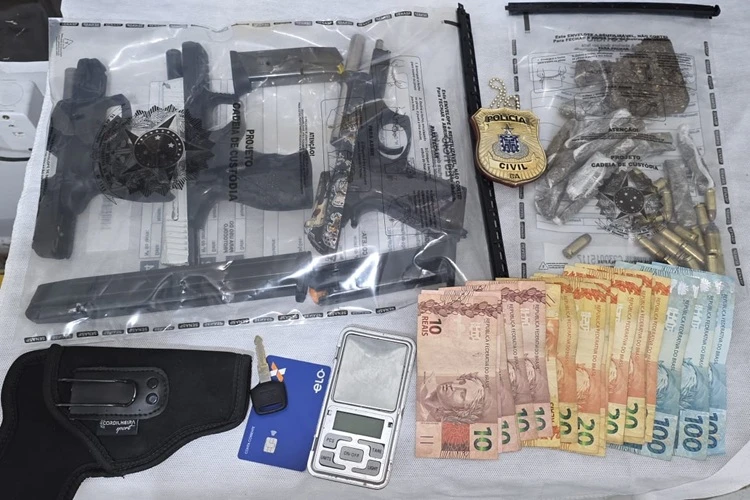 Suspeito de 20 anos é preso com drogas e armas em Iguaí