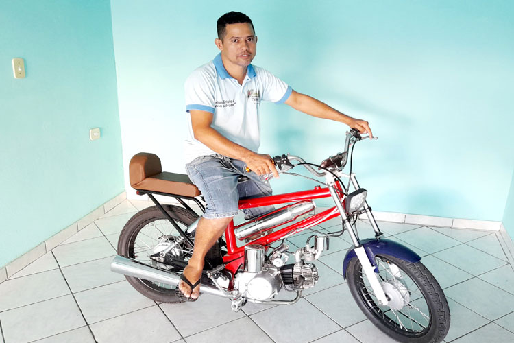Brumado: Cabeleireiro inventor transforma bicicleta em moto