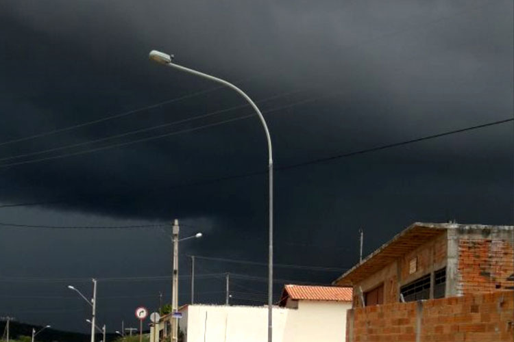 Trovoadas assustam moradores de Jussiape durante chuva torrencial