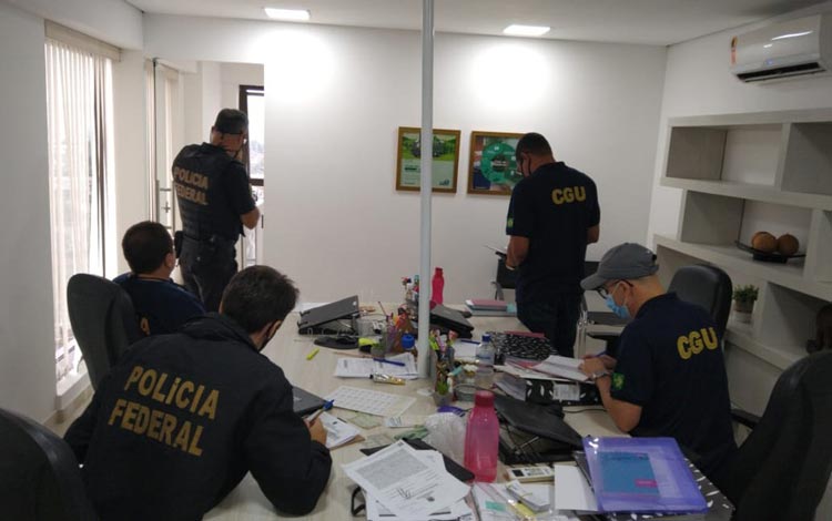 Operação da PF contra desvios de verba do transporte escolar cumpre mandados na Bahia e Ceará