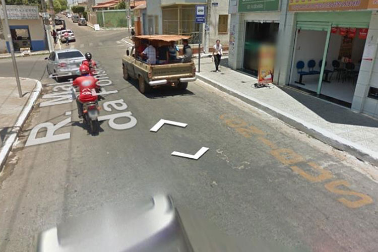 Brumado: SMTT retira ponto de ônibus irregular da Praça Capitão Francisco de Souza Meira