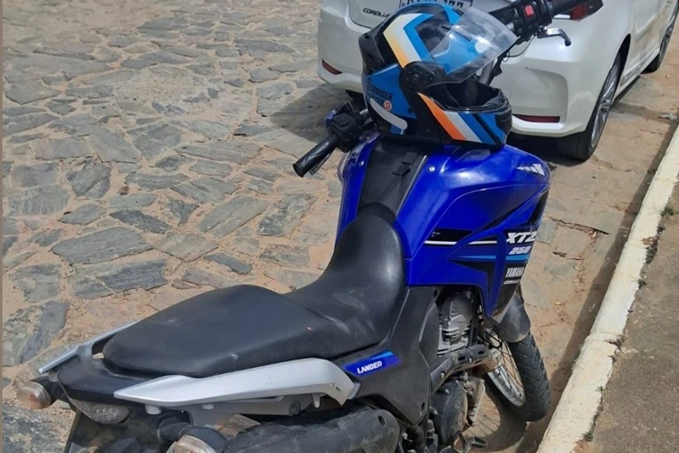 PM recupera veículo com restrição de roubo e sinais de adulteração em Belo Campo