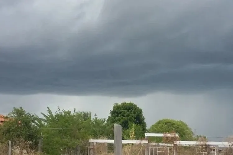 Forte chuva atingiu sudoeste baiano e avião da Voepass não conseguiu pousar em Guanambi