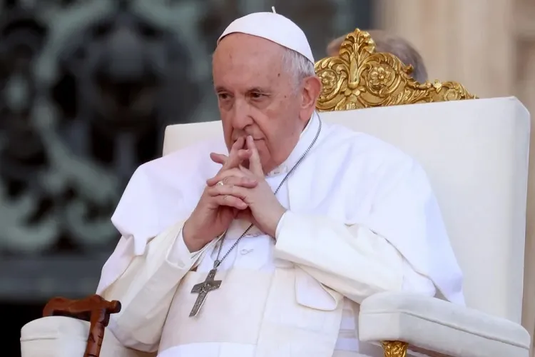 Papa Francisco sugere possibilidade de bênçãos para casais do mesmo sexo