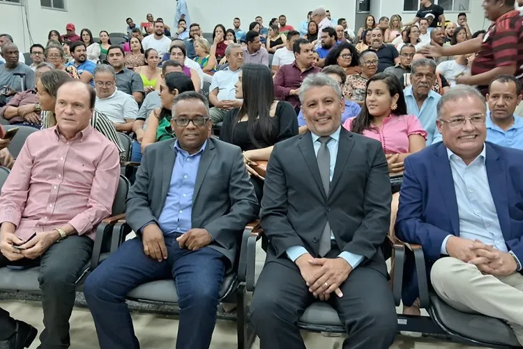 Arnaldo Azevedo, o Nal, é empossado como novo prefeito de Guanambi