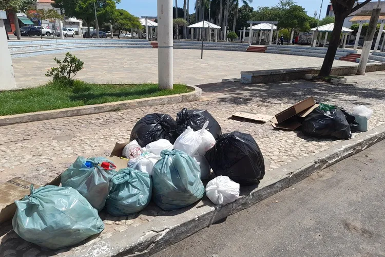 Brumado: 'A falta da coleta do lixo mostra como o prefeito abandonou a cidade', diz vereador