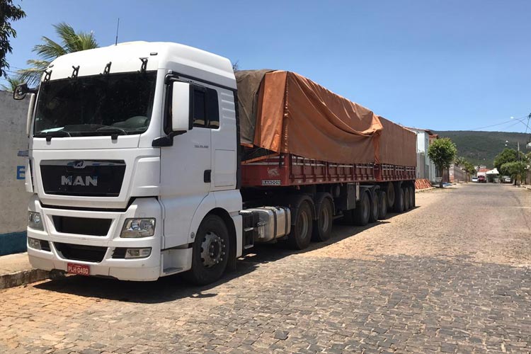 Brumado: Carreta apreendida em galpão com farelo de soja foi roubada em Barreiras