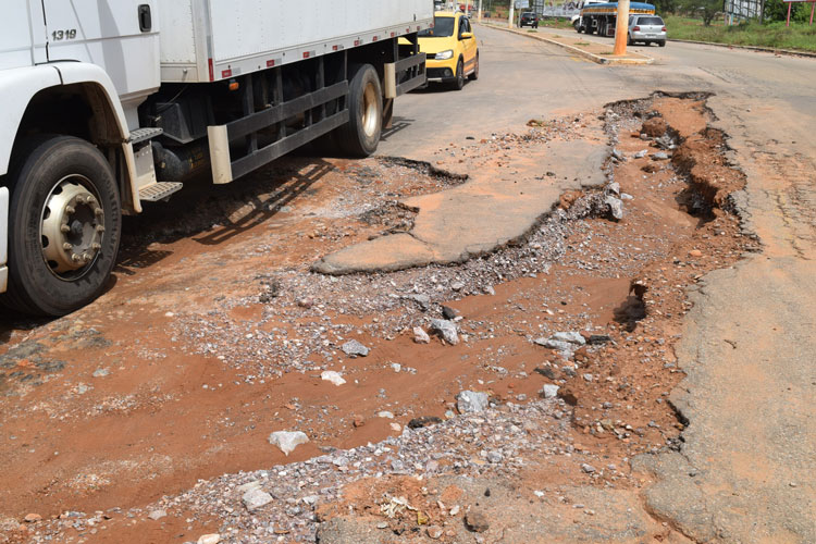 Piora estado da Avenida Lindolpho de Brito após chuvas em Brumado