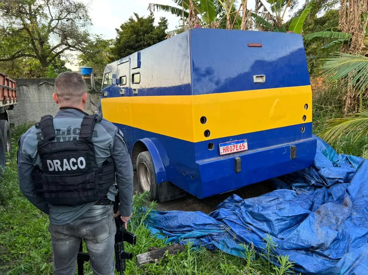 Polícia do Rio de Janeiro apreende 'caveirão da milícia' em Nova Iguaçu