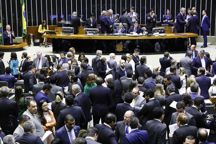 Congresso aprova verba extra de R$ 249 bilhões para governo