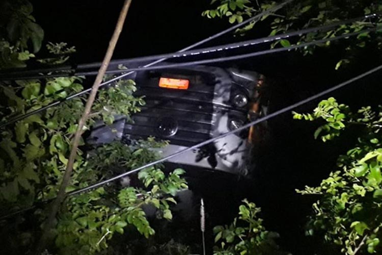 Caminhão tomba e interdita trecho entre Livramento de Nossa Senhora e Rio de Contas