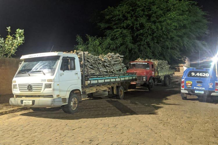 Livramento de Nossa Senhora: PM apreende dois caminhões com carga de madeira nativa ilegal