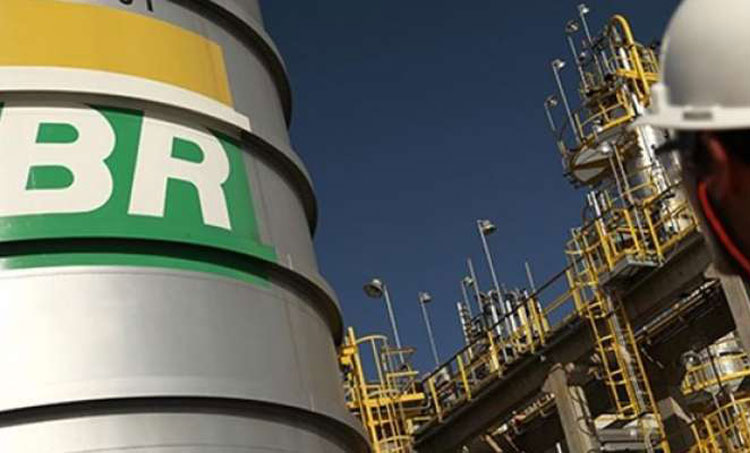 Novo aumento: Petrobras reajusta gasolina em 3,5%