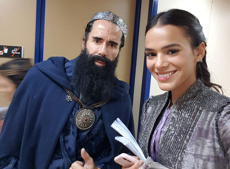 Ator com participação na novela global Deus Salve o Rei visita Brumado