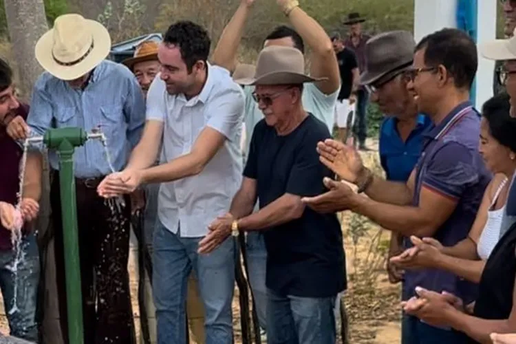 Fabrício Abrantes entrega três poços artesianos completos na zona rural de Brumado