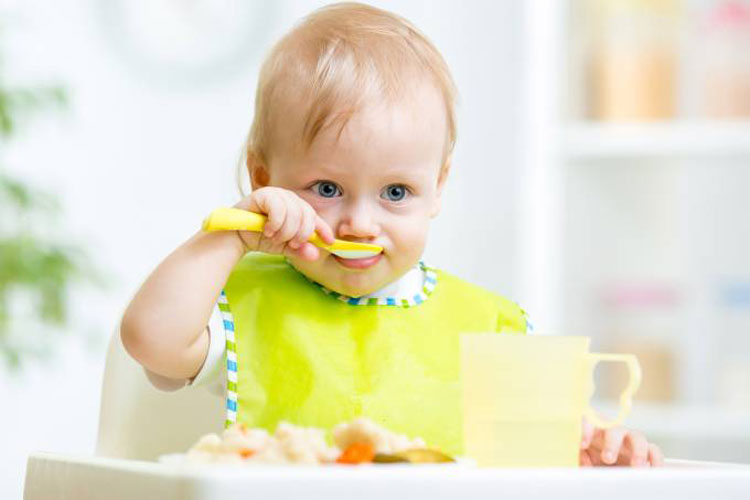 Como proteger os bebês de comidas contaminadas com metais pesados