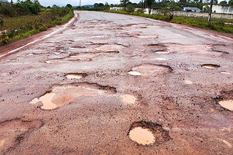 BA-142: Trecho entre Barra da Estiva e Ibicoara está cheio de buracos