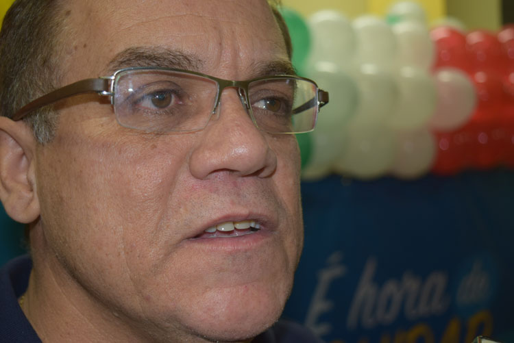 Deputado Luciano Ribeiro critica descaso do governo baiano com servidores e terceirizados