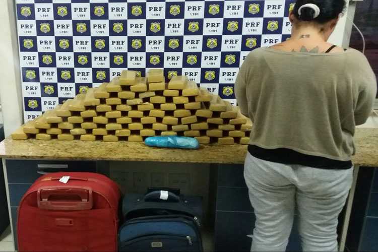 PRF apreende 54 kg de maconha e 400 gramas de cocaína em Vitória Conquista