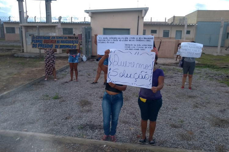 Parentes de detentos cobram inauguração do presídio de Brumado prometida pelo governador