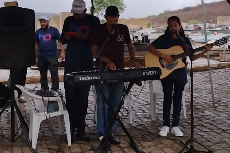 Brumado: Projeto leva música gospel ao Cemitério Santa Inês no Dia de Finados