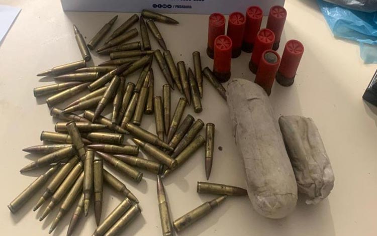 Polícia apreende explosivo e munição para fuzil em área de mata de Simões Filho