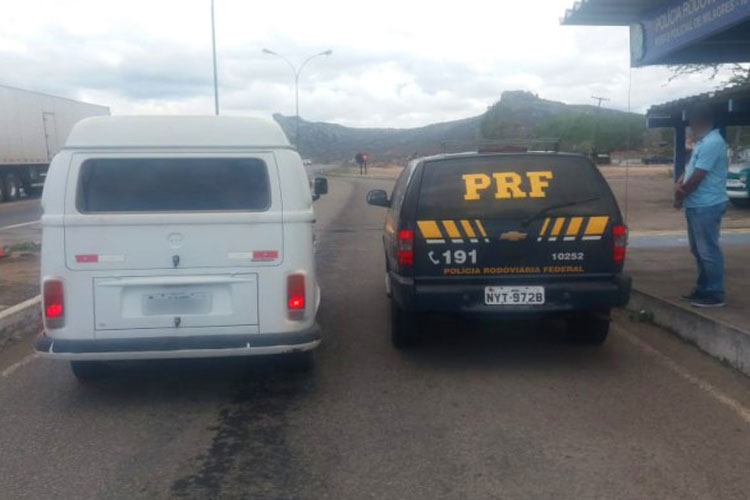 Vereador sem habilitação é preso transportando eleitores