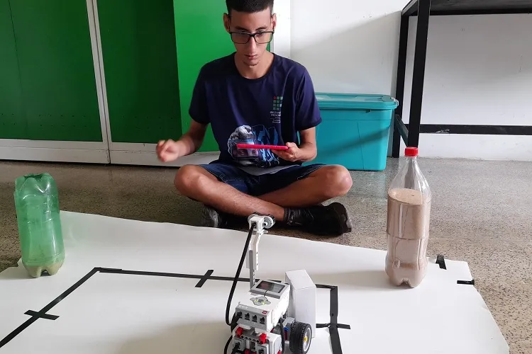 Projeto piloto de robótica inclui alunos com necessidades específicas no Ifba em Brumado