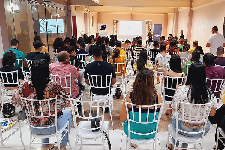 Empresário Helley Ribeiro realiza palestra motivacional para empreendedores em Brumado
