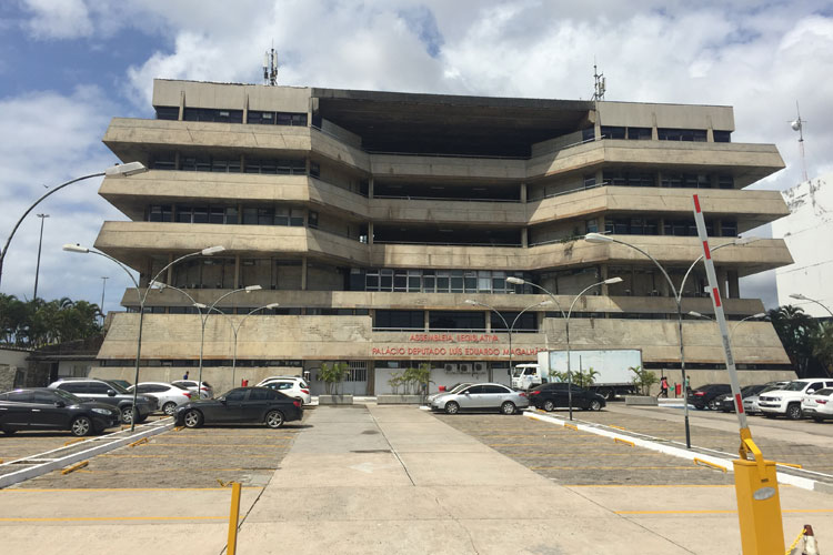 Deputados da Bahia protocolam requerimento de instalação de CPI para investigar venda de respiradores