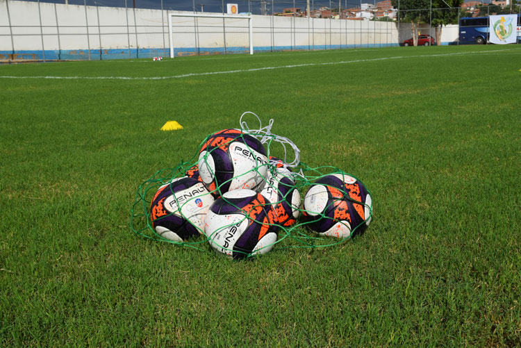 Bolas estão sumindo durante jogos do Campeonato Brumadense de Futebol