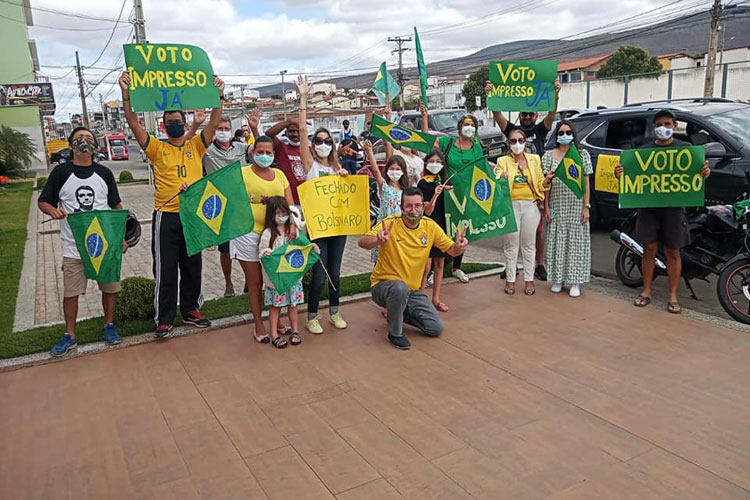 Primeira-dama de Brumado participa de ato a favor do voto impresso