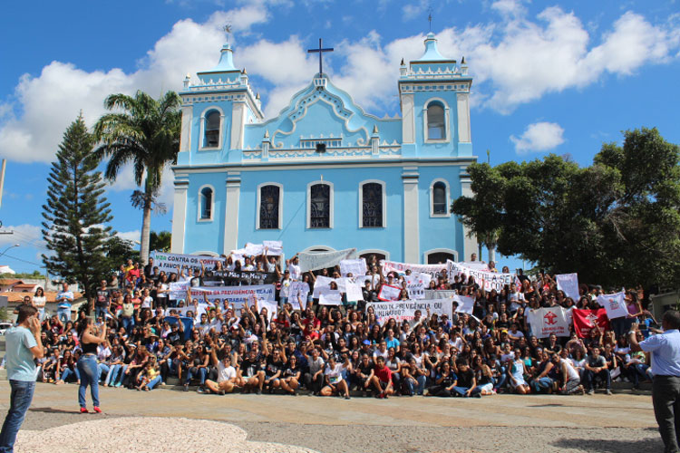 Paralisação nacional leva professores, alunos e sindicalistas em protesto as ruas de Brumado