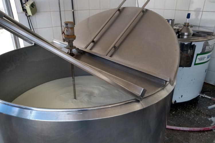 Falta de gás em câmara fria prejudica produção do leite pasteurizado em Brumado